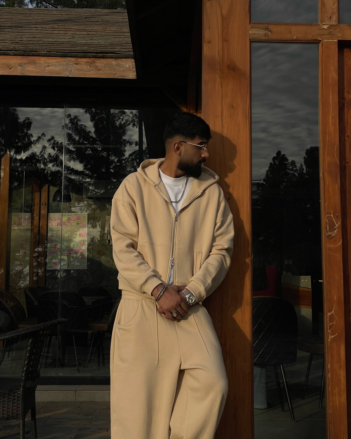 Elvaans Comfy beige zip up worn outdoors